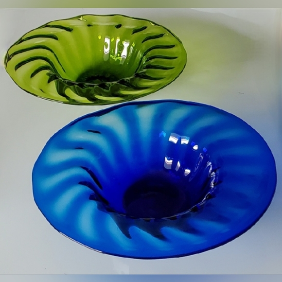 Rare 11.5" BLENKO Kiwi 🥝 Green Hand ✋️ Crafted Optic Art Glass Bowl - Picture 11 of 11